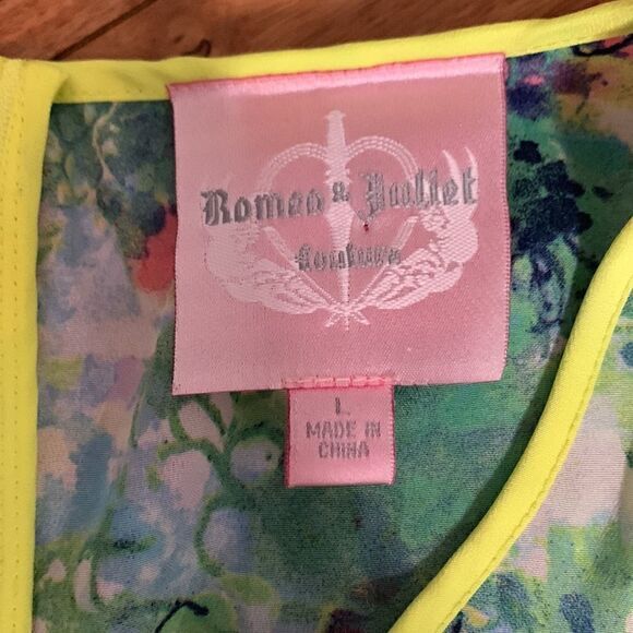 Colorful summer fitted peplum top with full zipper back.  Sexy summer shirt - Picture 2 of 6